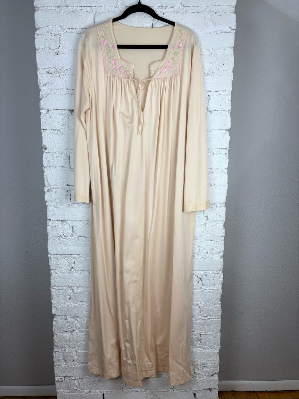 Vintage Romantic Mumu Dress Nightgown Dress Floral Embroidery L